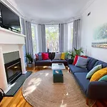 Perfect Wrigleyville Apartment *