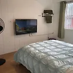 Hyde Park Modern Private Room - Near Univ Of Chicago