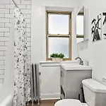 2br Stylish In Avondale Close To Shops - Roscoe 1w Apartment *