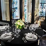 Staypineapple, An Iconic Hotel, The Loop