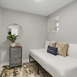 2br Close To Local Cafes & Stores - Magnolia G Chicago