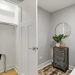 2br Close To Local Cafes & Stores - Magnolia G Apartment *