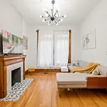 Lincoln Park Gem Apartment Chicago