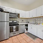 Lincoln Park Gem Apartment Chicago