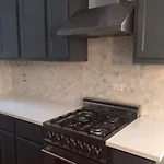 Walk To Lincoln Park, North Avenue Beach, And Second City! Lovely Old Town Charm! Condo