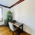 Apartment The Karlov. Gorgeous ,spacious 2bd/ 1ba W/ Parking *