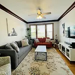 The Karlov. Gorgeous ,spacious 2bd/ 1ba W/ Parking Apartment Chicago