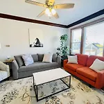 The Karlov. Gorgeous ,spacious 2bd/ 1ba W/ Parking Apartment *