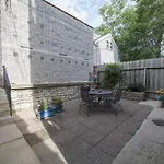 Bucktown Condo Just Two Blocks From The \'L\' Apts