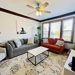 The Karlov. Gorgeous ,spacious 2bd/ 1ba W/ Parking
