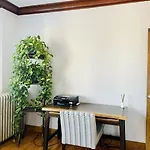 Apartment The Karlov. Gorgeous ,spacious 2bd/ 1ba W/ Parking *