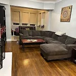 Beautiful Hyde Park Brownstone Apartment *