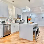 Lux Apt In Bronzeville, Min From Downtown-rsv Now! Apartment