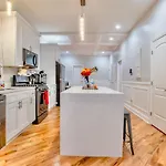 Lux Apt In Bronzeville, Min From Downtown-rsv Now!