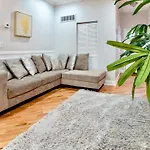 Lux Apt In Bronzeville, Min From Downtown-rsv Now! Apartment