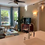 Apartment 1f Cozy In Little Italy Near Downtown West Loop United Center Chicago