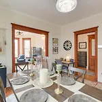 Chic About 1 Mi To Wrigley Field! Apartment Chicago