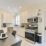 Chic About 1 Mi To Wrigley Field! Apartment Chicago
