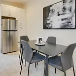 Chic About 1 Mi To Wrigley Field! Apartment *