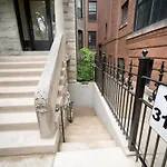 Inspiring Grotto Sleeps 10-20 Free Tv & Parking