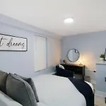 2Br Modern And Cozy Apt Logan Square Pet Friendly