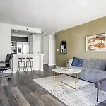 Gold Coast 1br W Gym Lounge 1 Block To L Chi-799 *