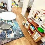 Beautifully Renovated House 10 Mins From Downtown