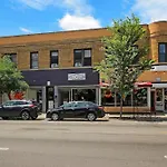 Enchanting 2-Bedroom Apt In Chicago - Clark 4