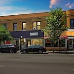 Enchanting 2-Bedroom Apt In Chicago - Clark 4