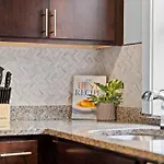 Stylish Studio Home All Furnished Brompton 64-66 Rep - Moved Inventory