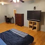 Great Chicago Getaway 2 Bedrooms Sleeps 1 To 4