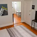 Prime Location W/ Historic Charm Near Shops &parks Apartment Chicago