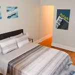 Prime Location W/ Historic Charm Near Shops &parks Chicago