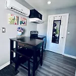 Tiny House - Chicago Pilsen Neighborhood