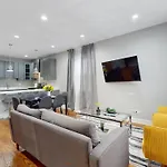 Modern Elegance: 4br Duplex W/ Free Garage Parking Apartment
