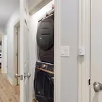 Apartment Modern Elegance: 4br Duplex W/ Free Garage Parking *