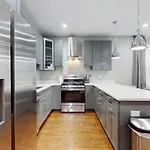 Apartment Modern Elegance: 4br Duplex W/ Free Garage Parking Chicago