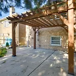 Updated Chicago Vacation Rental With Fireplace!