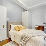 The Logandale: Huge Mid-Century Home, Sleeps 15