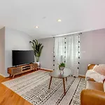 The Logandale: Huge Mid-Century Home, Sleeps 15