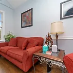 Cozy, Top-Floor 3Br Loft With Balcony In West Town