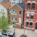 Cozy, Top-Floor 3Br Loft With Balcony In West Town