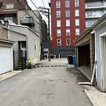 Designer Themed 4 Bedroom In Best Location With Patio And Fireplace