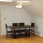 Lincoln Park Living - 3 Queen Beds - Sleeps 6