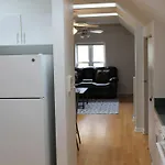 Lincoln Park Living - 3 Queen Beds - Sleeps 6