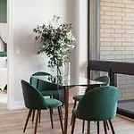 Glamorous 3Br 2Ba Apt W Stunning Finishes
