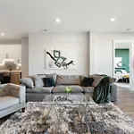 Glamorous 3Br 2Ba Apt W Stunning Finishes