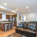 Lincoln Park Living - Suite 2