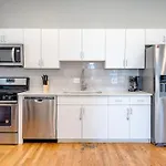 Suite2 Access To Patio Apartment Chicago