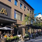 Luxurious Gold Coast 4Br 4-Story Villa With Parking Sleeps 12 Guests